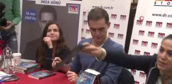 Pedro Alonso Akasya AVM'de okuyucularıyla bir araya geldi