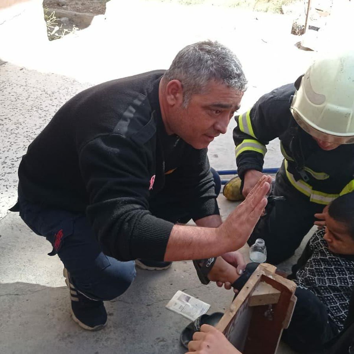 Siirt\'te rögara düşen çocuğu itfaiye kurtardı