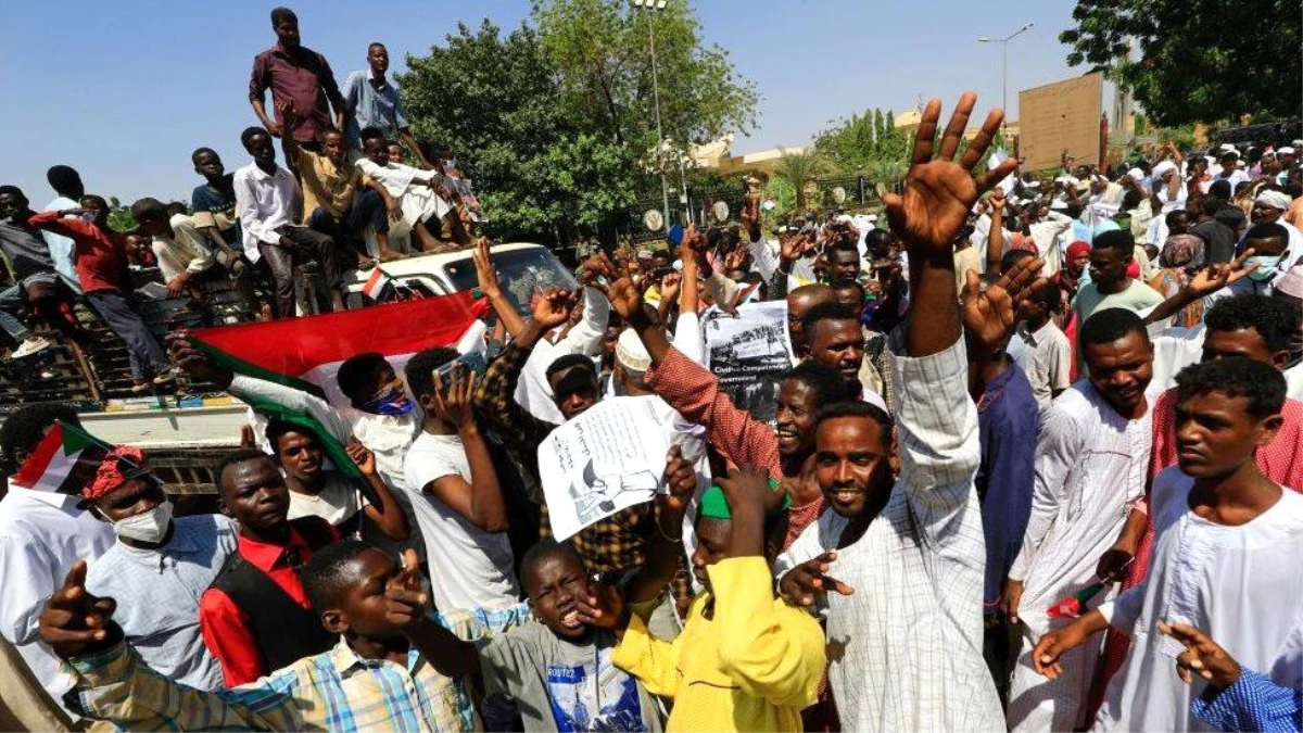 Sudan\'da askeri darbe yanlıları protesto gösterileri düzenledi