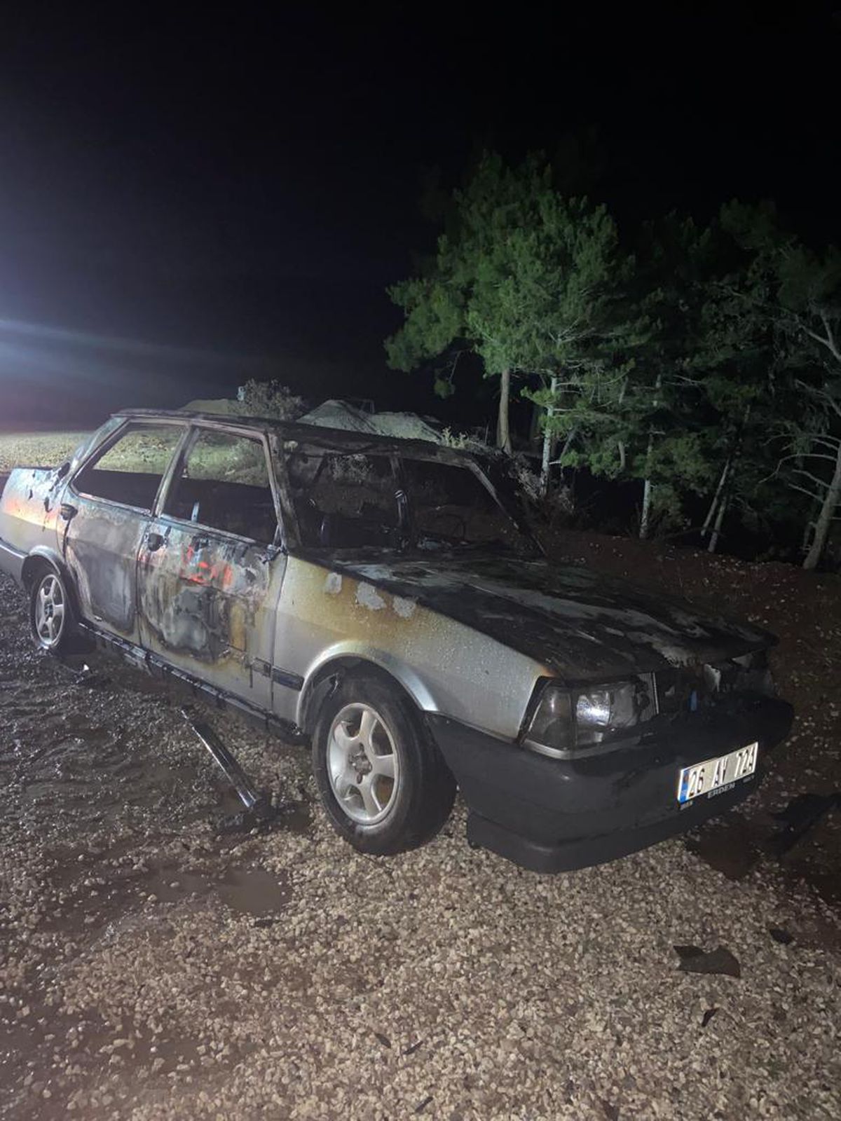 Taraklı\'da park halindeki otomobil yandı