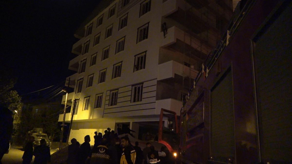 Son dakika haber | Tatvan İlçe Emniyet Müdürü Kubilay Taşkın\'dan hayat kurtaran müdahale