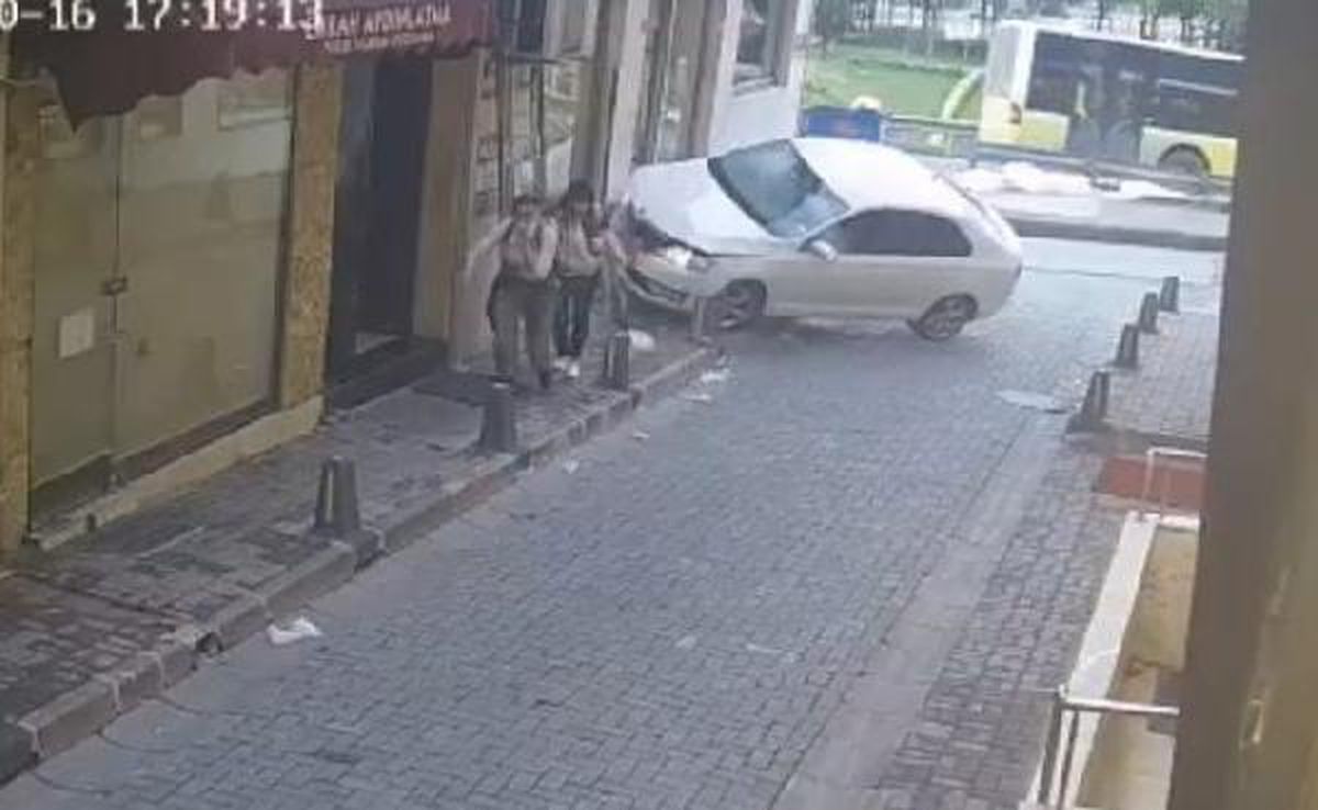 Tourists walking on the pavement in Beyoglu narrowly escaped the accident