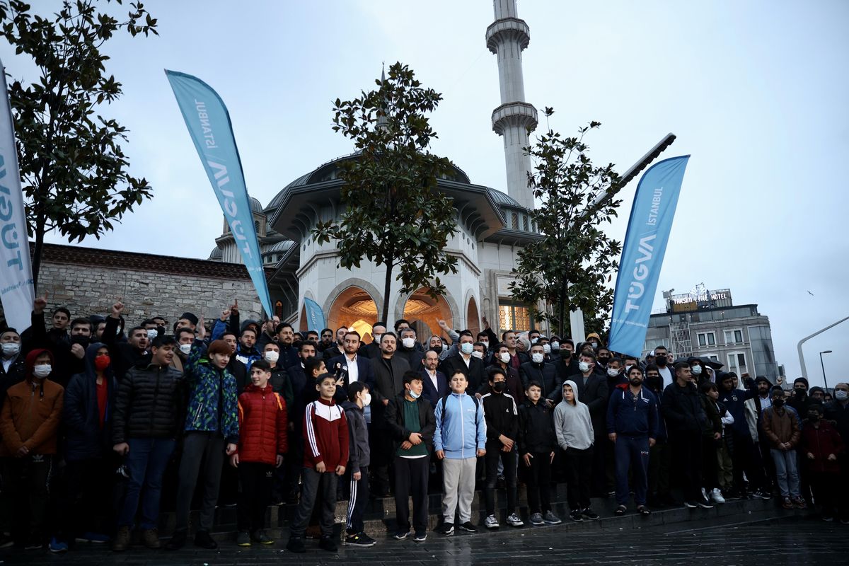 TÜGVA İstanbul İl Başkanı Emrullah Şanlan\'dan, Taksim Camisi önünde açıklama Açıklaması