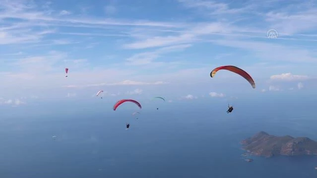 Yamaç paraşütünün en iyi akrobasi pilotları Fethiye'de buluşacak