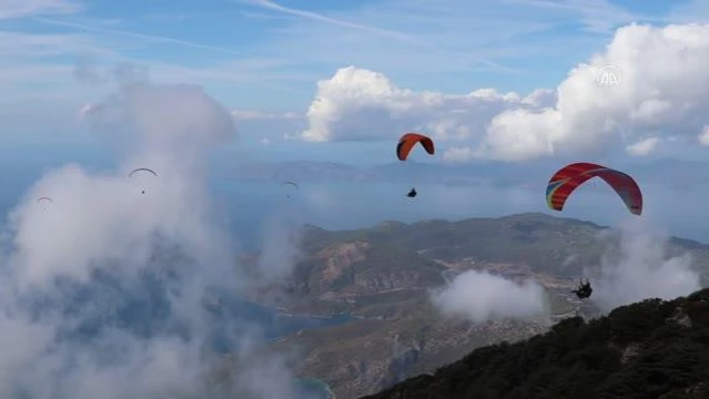 Yamaç paraşütünün en iyi akrobasi pilotları Fethiye'de buluşacak