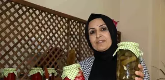 Abla kardeş azim ettiler, kendi imkanlarıyla turşu dükkanı açtılar