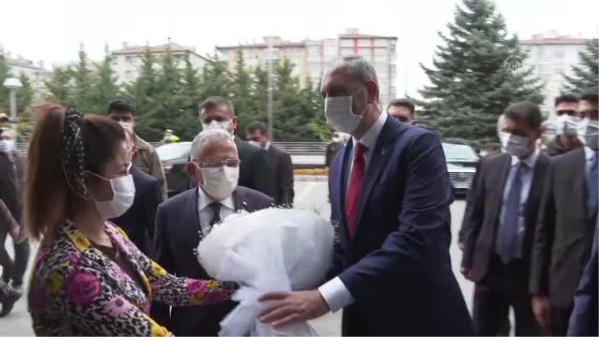Adalet Bakanı Abdulhamit Gül, Kayseri\'de ziyaretlerde bulundu (2)