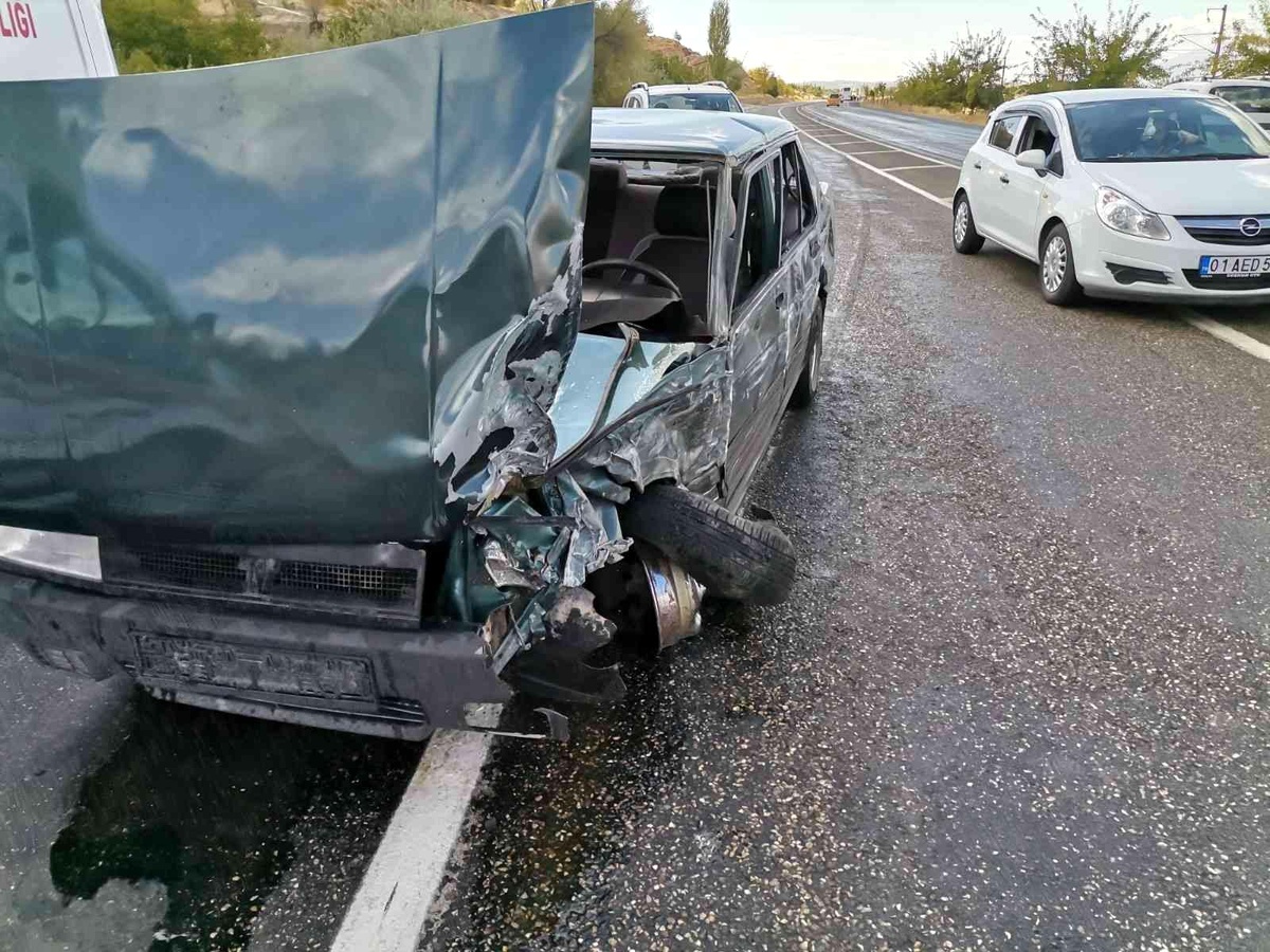 Adıyaman\'da otobüs ile otomobil çarpıştı: 3 yaralı