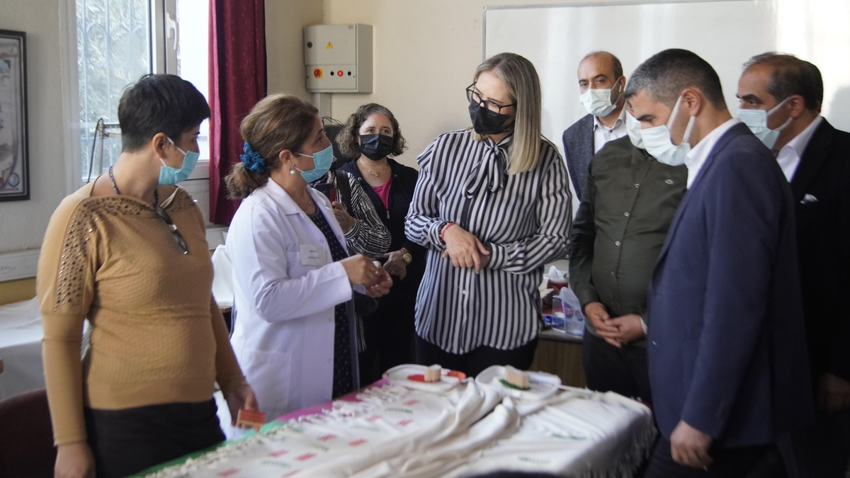 Son dakika haber... AK Parti İzmir Milletvekili Ceyda Bölünmez Çankırı, Seferihisar\'da ziyaretlerde bulundu