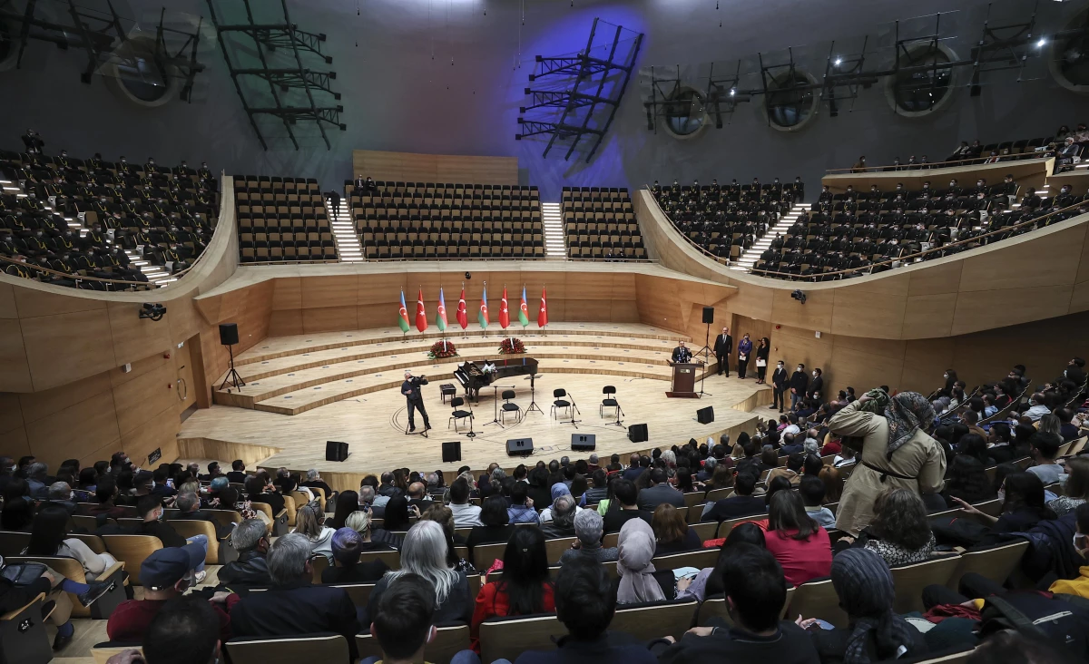 Azerbaycan\'ın bağımsızlığının 30. yıl dönümü dolayısıyla konser verildi