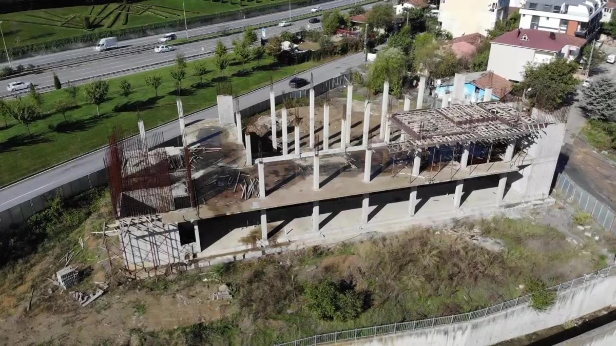 Çekmeköy\'de 4 yıldır yıldır inşası bitirilemeyen itfaiye istasyonu bölge halkını rahatız ediyor