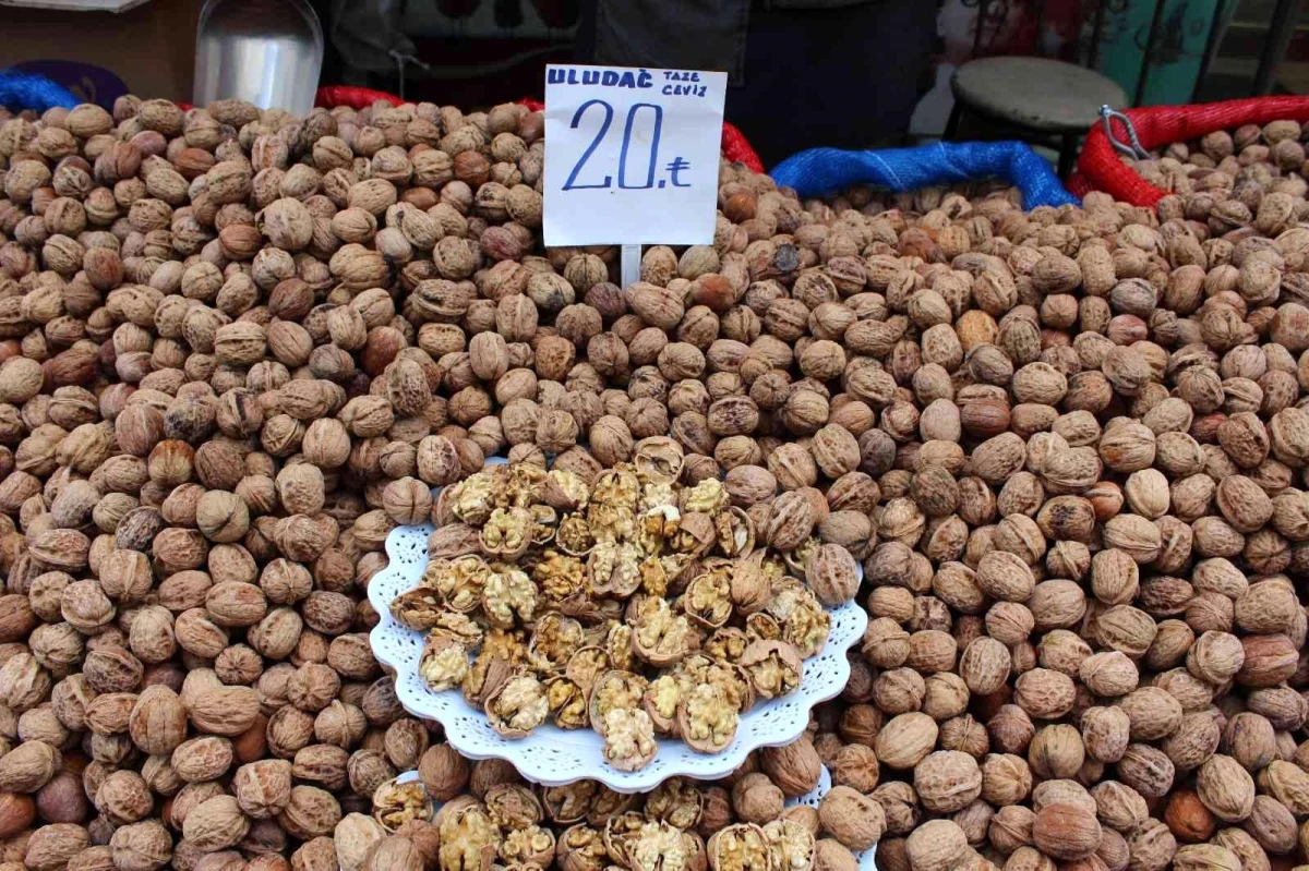 Geçen yıl 50 olan ceviz, bu 20 liraya satılıyor