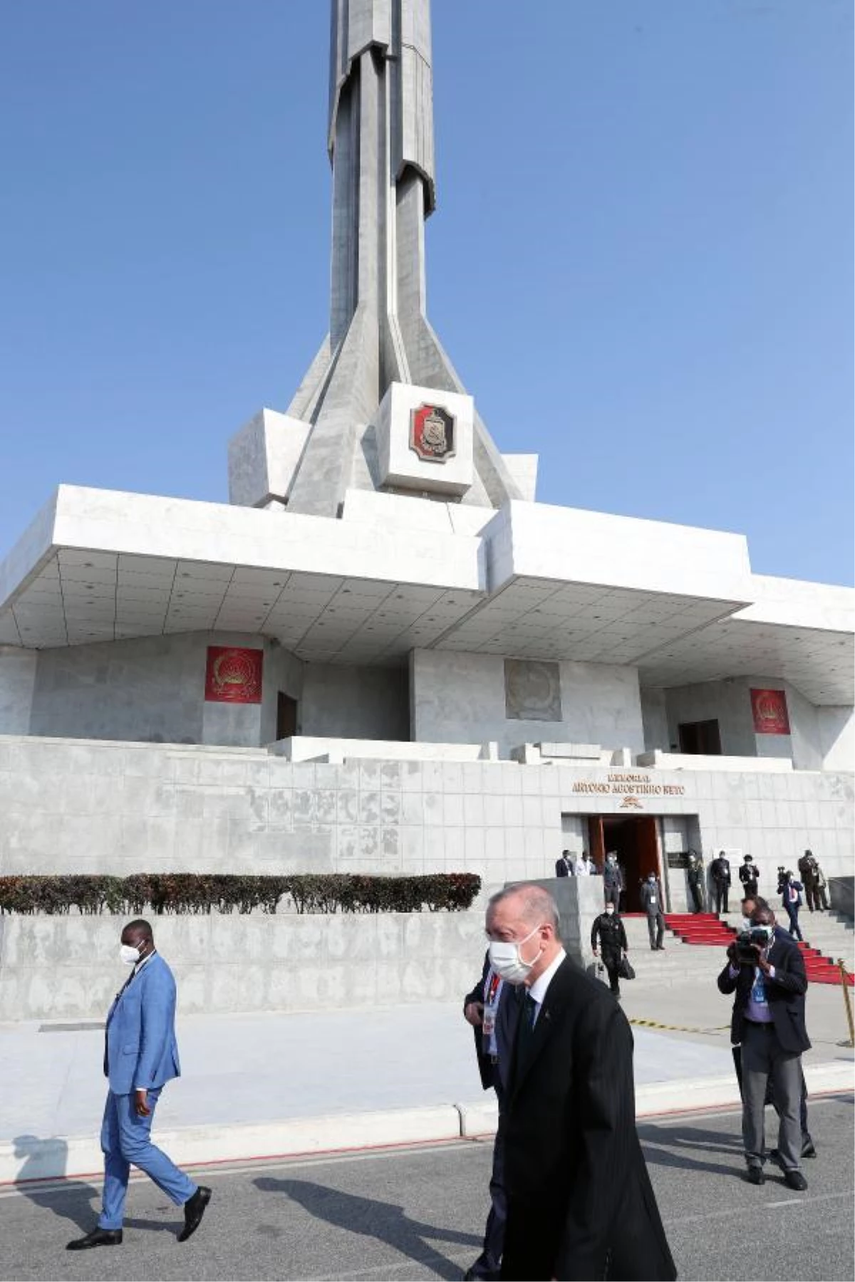 Cumhurbaşkanı Erdoğan, Angola\'nın ilk Cumhurbaşkanı Neto\'nun anıt mezarını ziyaret etti