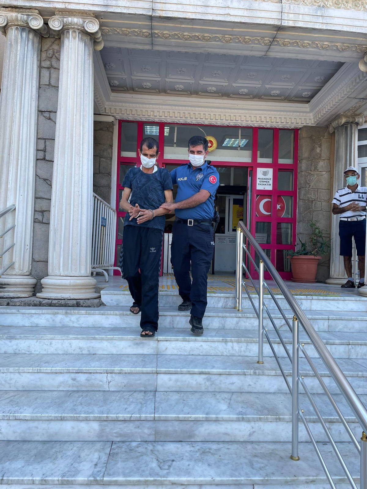 Didim\'de cemevi derneğinden hırsızlık yaptığı iddia edilen şüpheli tutuklandı