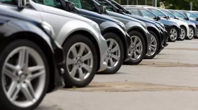 Otomobil fiyatlarına dövizdeki yükseliş sebebiyle 60 bin TL'lik vergi farkı eklenecek Otomobil fiyatlarına dövizdeki yükseliş sebebiyle 60 bin TL'lik vergi farkı eklenecek