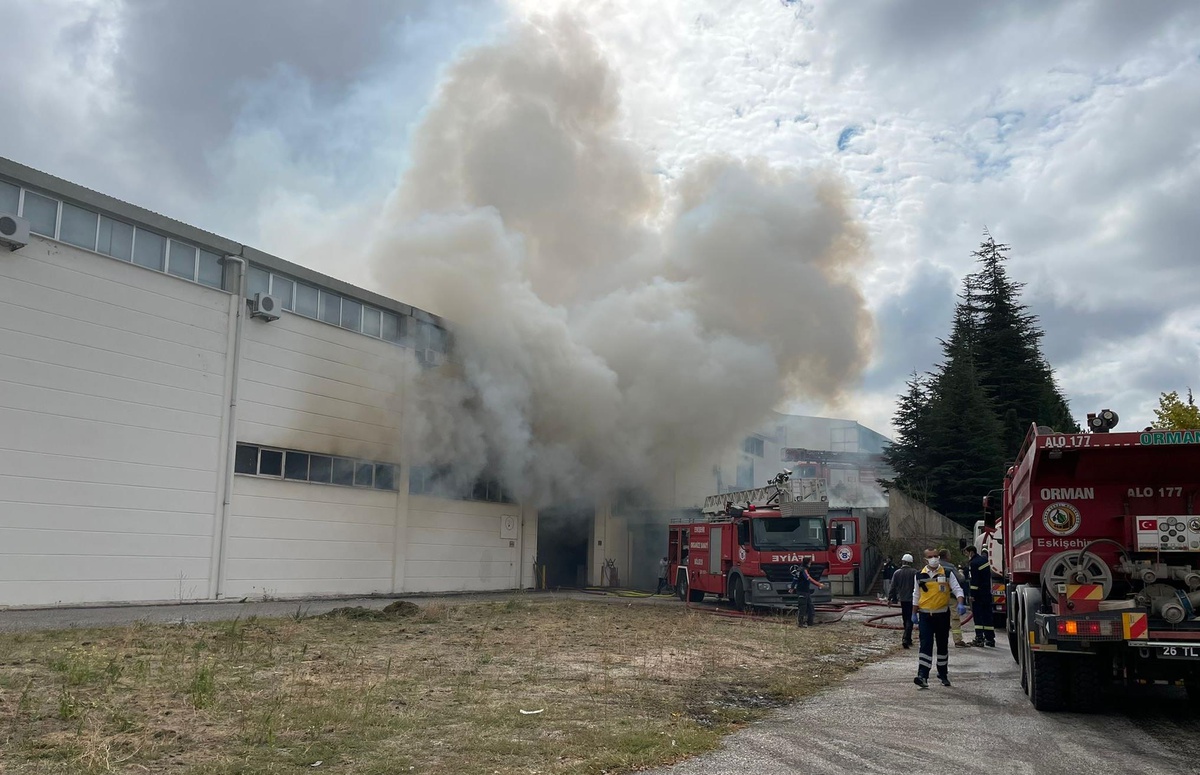 Eskişehir\'de ambalaj fabrikasında çıkan yangın kontrol altına alındı
