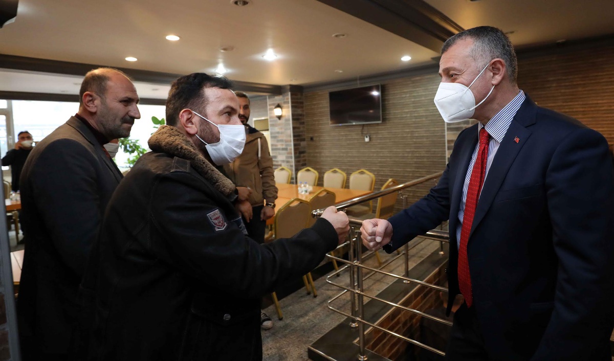 Başkan Büyükakın, Darıca İstasyon ve Atatürk Caddesi\'ndeki esnafla bir araya geldi