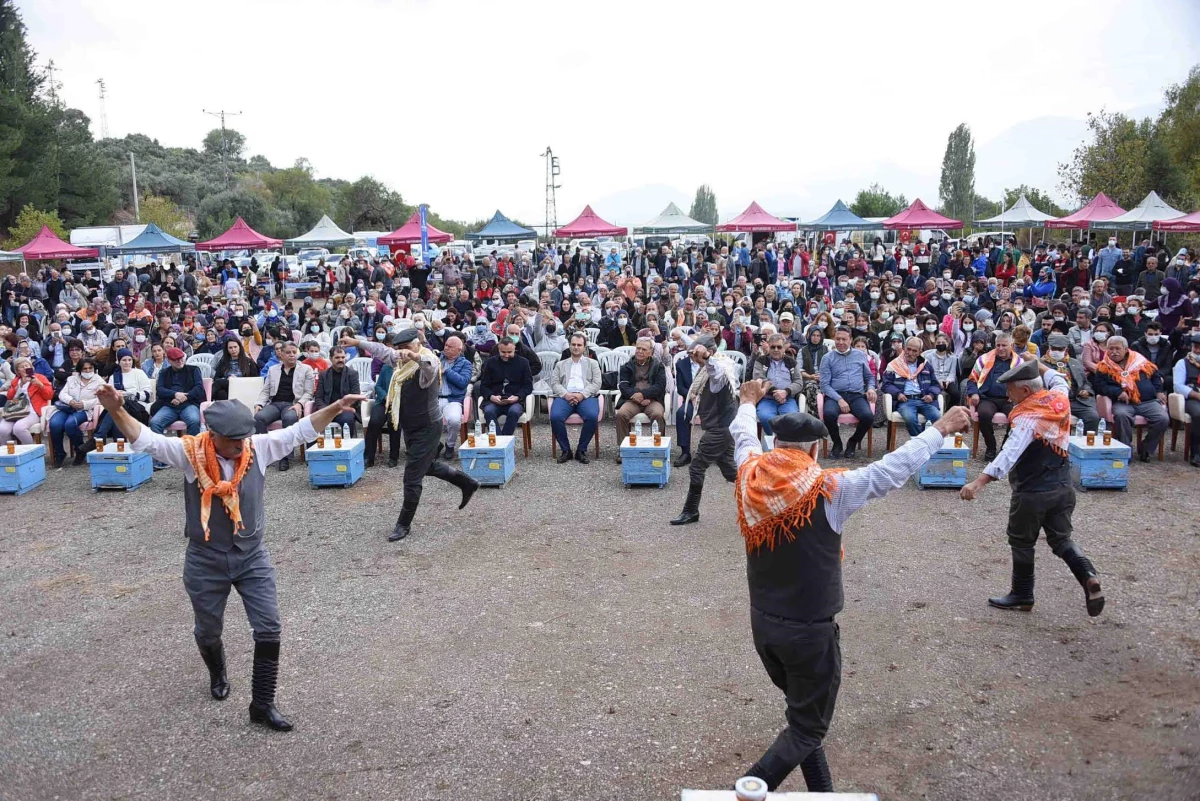 "Kemalpaşa Dereköy Bal Festivali" renkli görüntülere sahne oldu