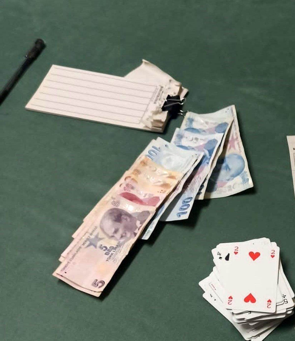 İş yerinde kumar oynayan 5 kişiye 6 bin 680 TL ceza kesildi