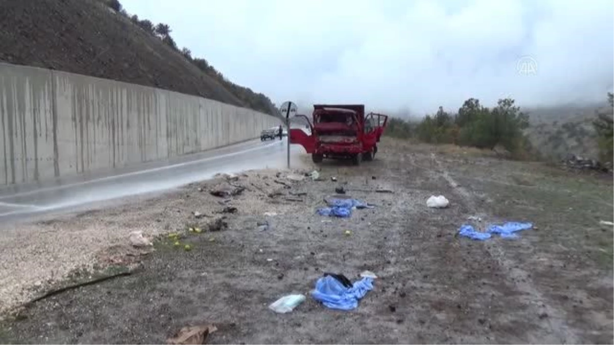 Tokat\'ta kamyonet ile minibüsün çarpışması sonucu 2 kişi öldü, 13 kişi yaralandı