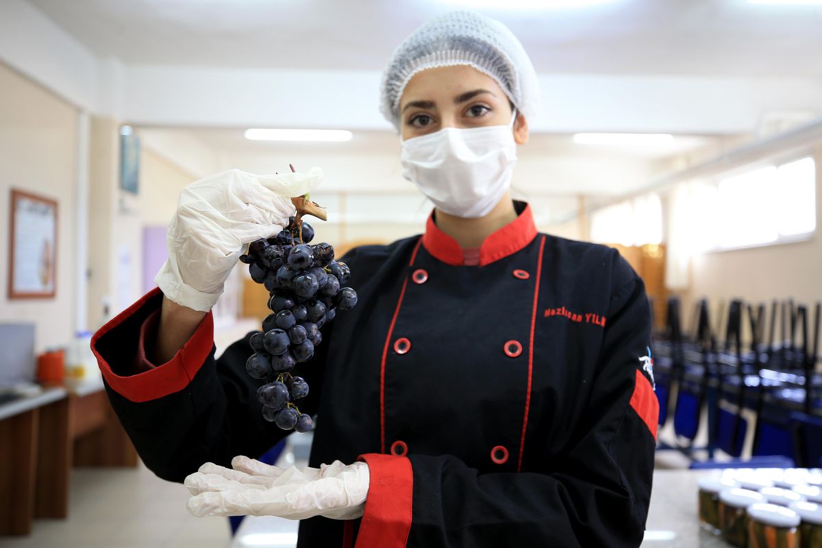 Kırklareli\'nin tescilli hardaliyesi öğrencilerin ellerinde lezzet buluyor