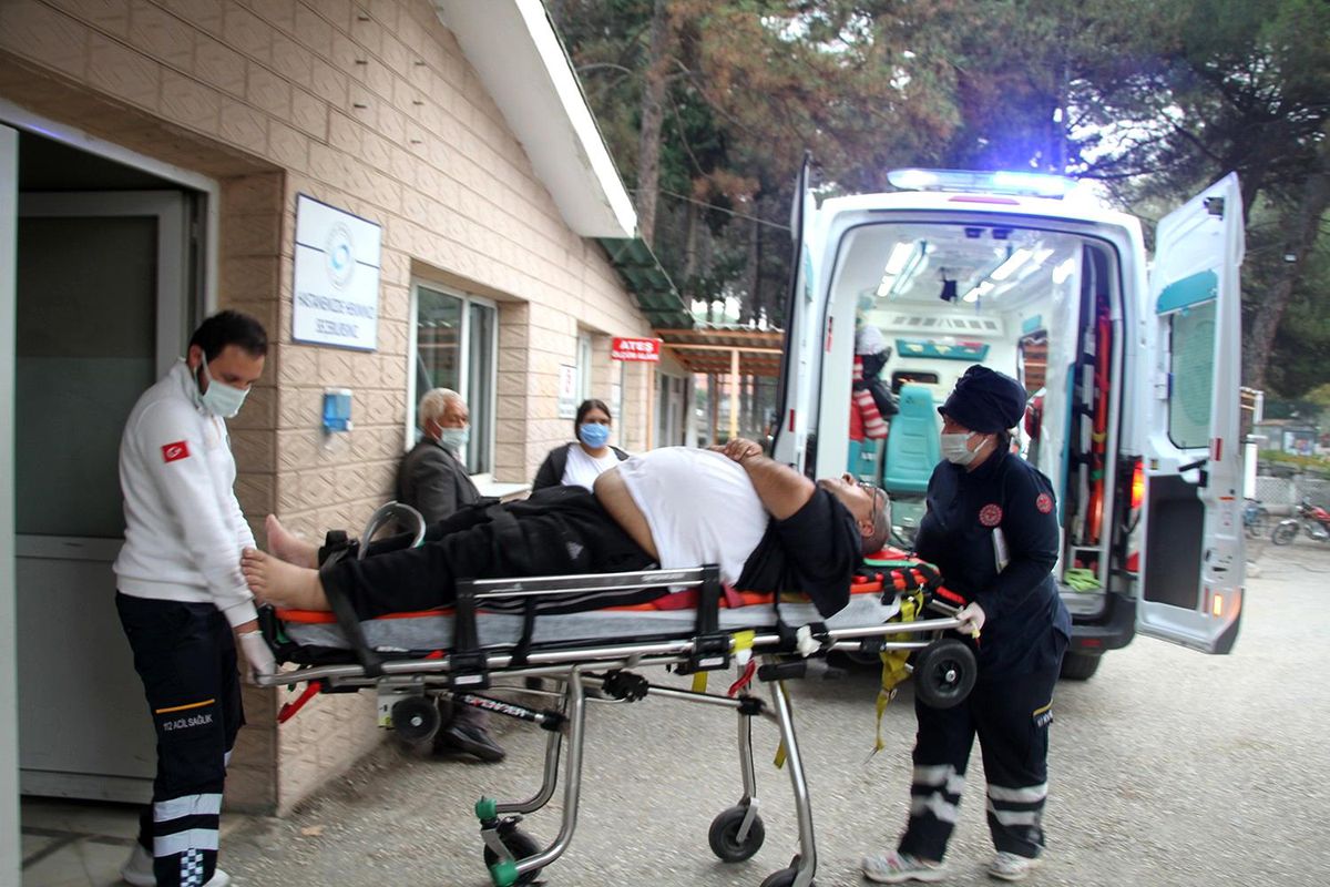 Kontrolden çıkan tır yan yattı: 2 yaralı