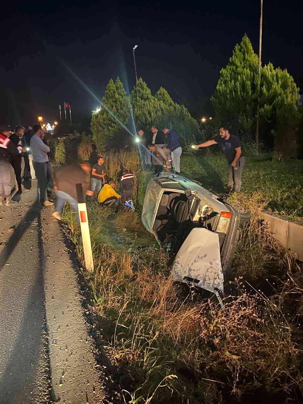 Köpeğe çarpan araç şarampole yuvarlandı: 1 ağır yaralı