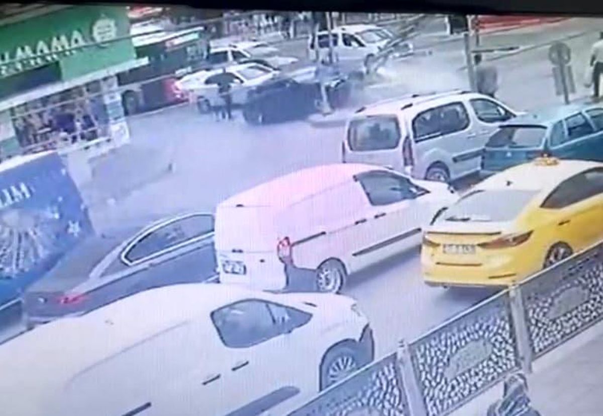 Lüks araçta başlayan alacak verecek kavgası kazayla son buldu