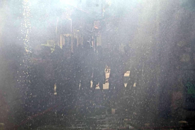 Mahalleliyi canından bezdiren metruk ev yangınları, muhtarı isyan ettirdi