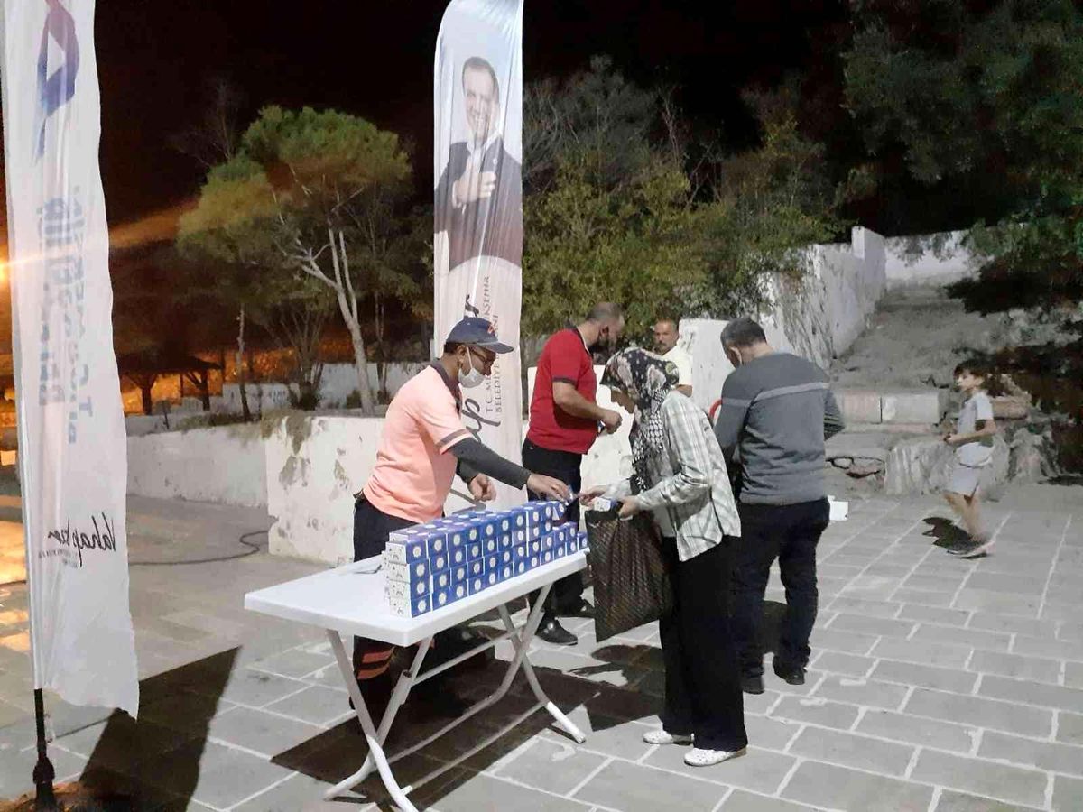 Mersin\'de Mevlid Kandili\'nde 20 bin kandil simidi dağıtıldı