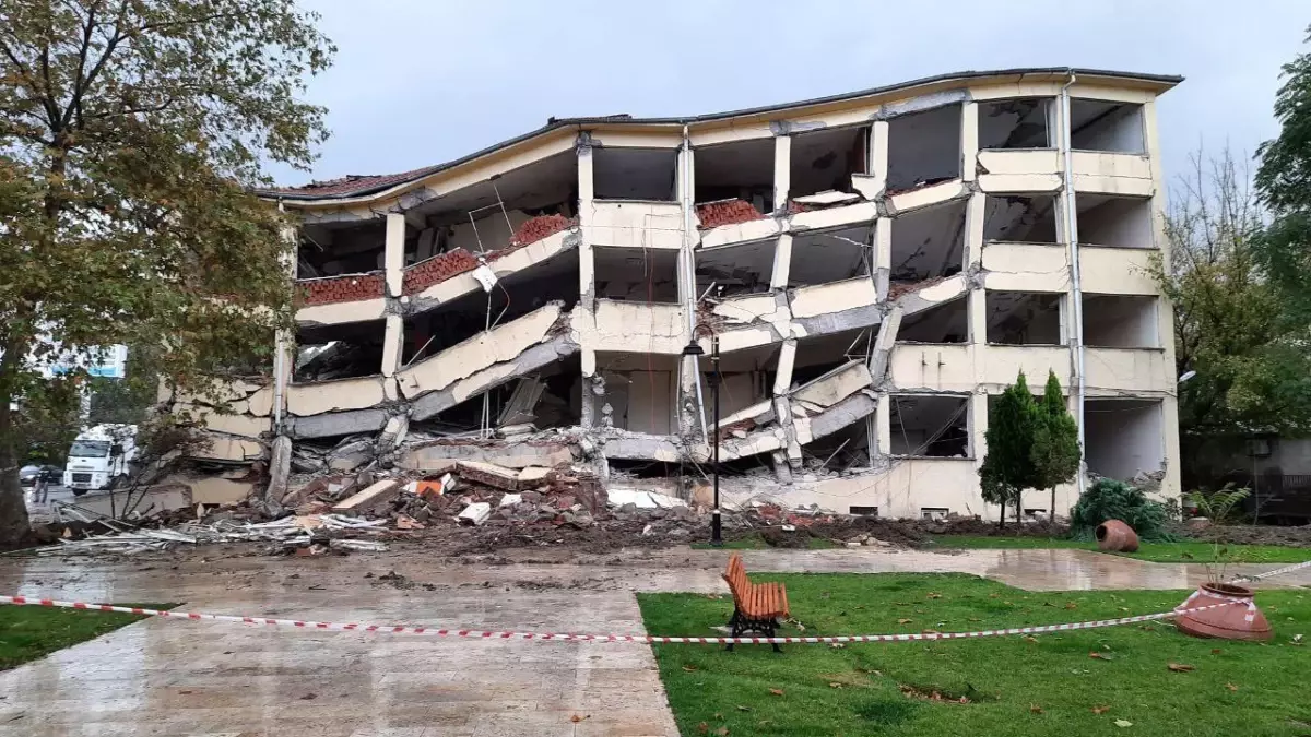 Mudanya Hükümet Konağı yıkıldı