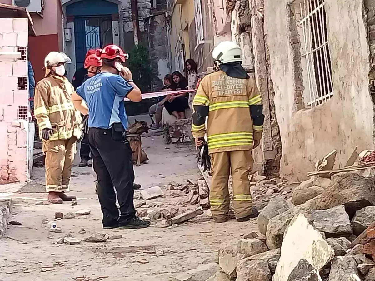 Tadilat halindeki binada çökme: 1 yaralı