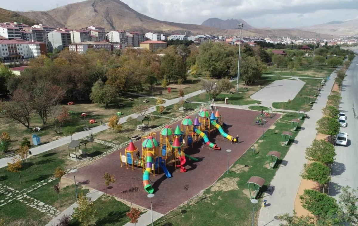 Tatvan\'da park ve oyun alanları yenileniyor