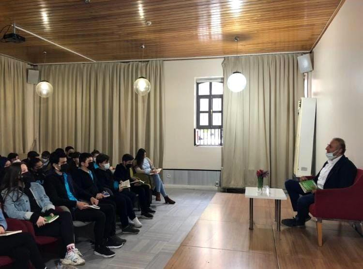 Yazar Çelebi: "Kitaplara bu kadar önem vermek kolay bir iş değil"