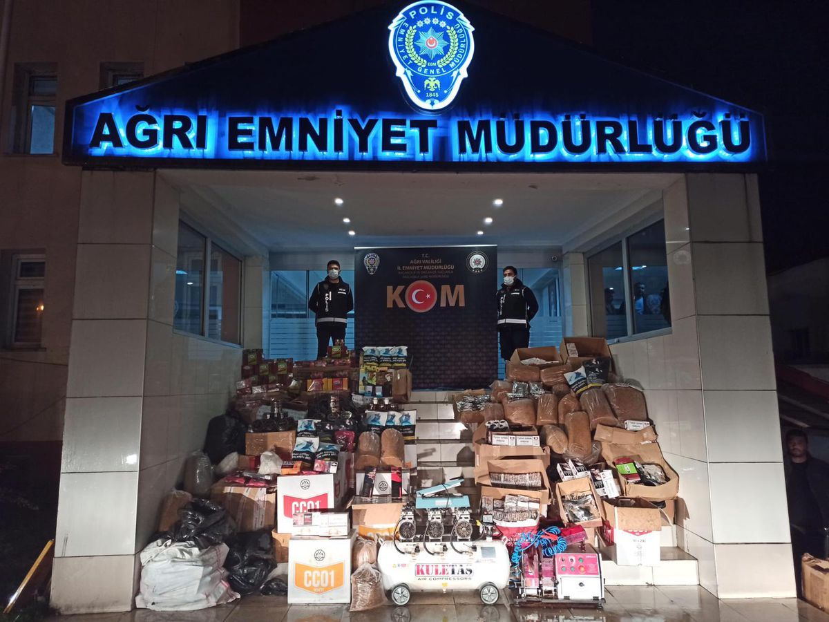 Ağrı\'da evinde kaçak sigara yapıp sattığı iddia edilen zanlı yakalandı