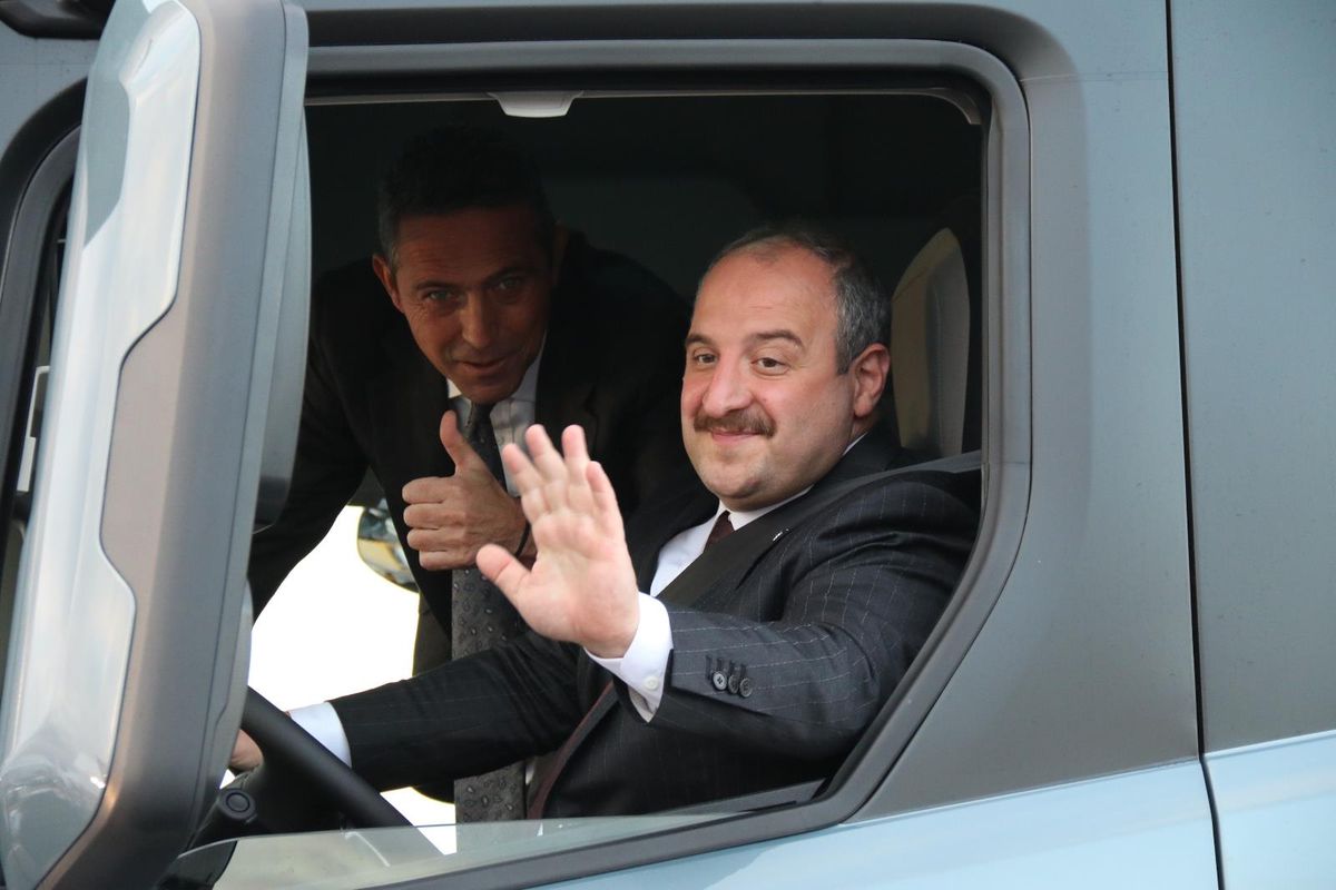 Son dakika... Bakan Varank ilk ve tek yerli şanzımanlı kamyonu test etti