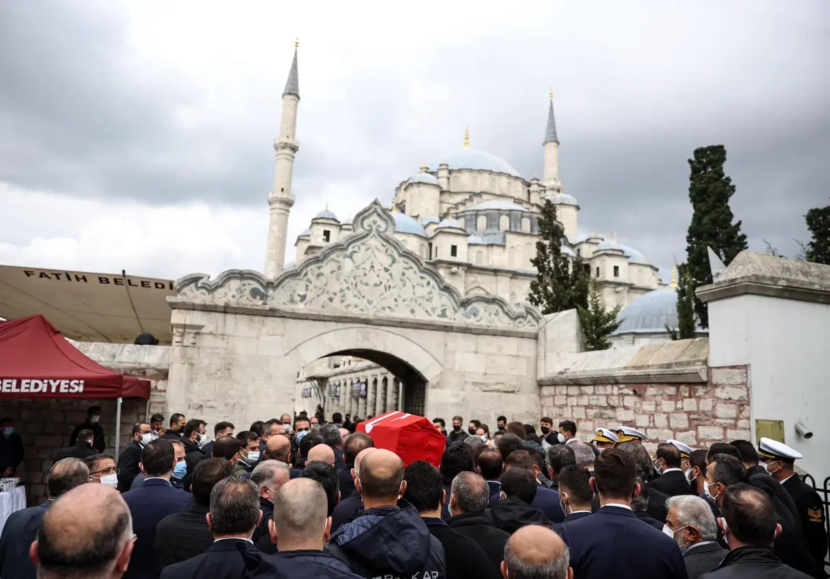 Baykar Yönetim Kurulu Başkanı Özdemir Bayraktar son yolculuğuna uğurlanıyor