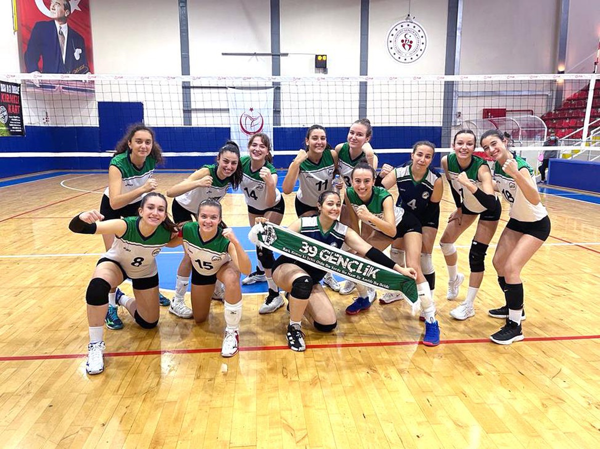 Çorlu Belediyesi Kadın Voleybol Takımı lige Kırklareli galibiyetiyle başladı