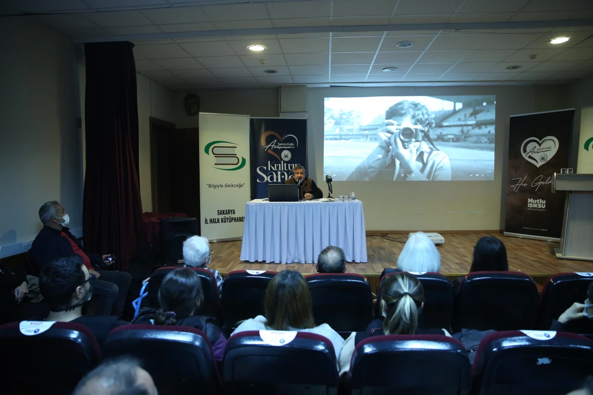 Coşkun Aral tecrübelerini Sakarya\'da gazeteci adaylarıyla paylaştı Açıklaması