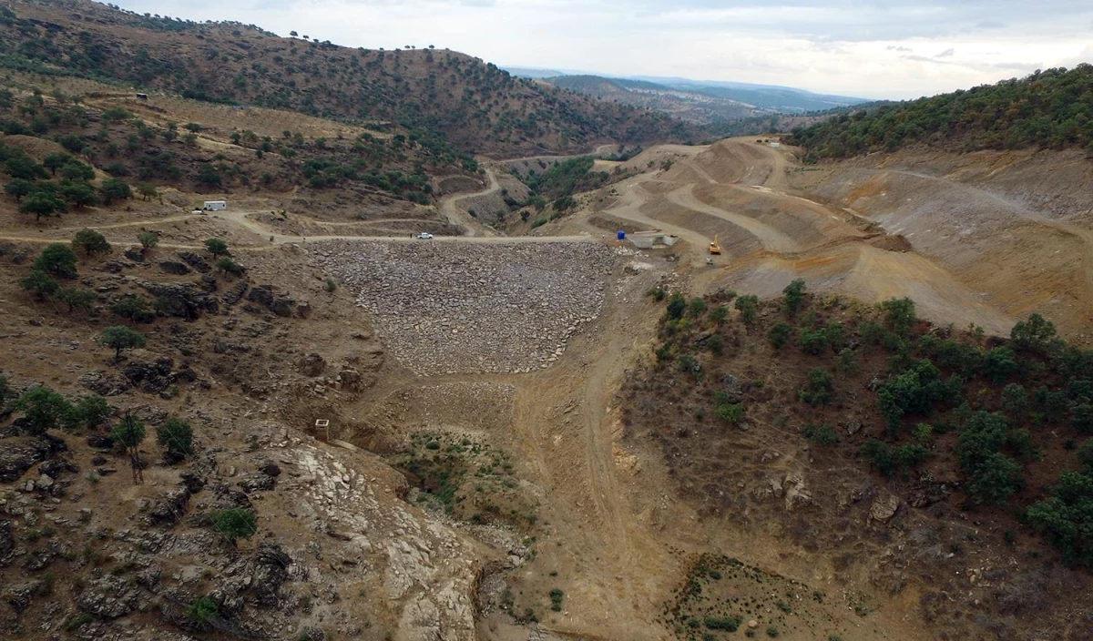 Demirci Durhasan Barajı, 2022\'de tarım arazilerini sulamaya başlayacak