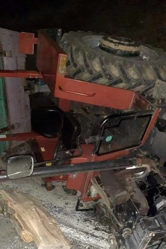 Erzin'de devrilen traktörün sürücüsü hayatını kaybetti