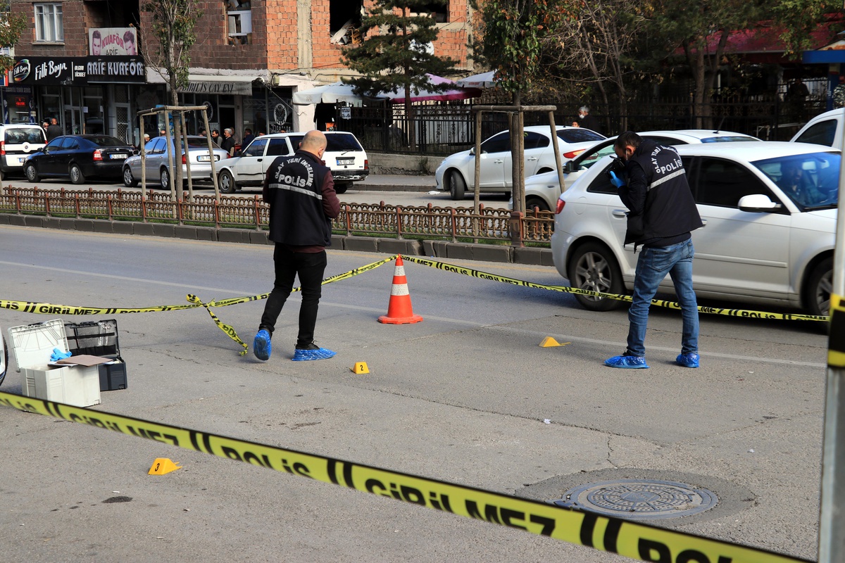 Erzurum\'da bir kişi tartıştığı eniştesini tabancayla yaraladı