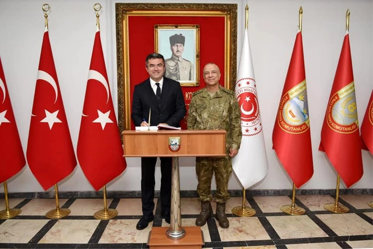 Erzurum Valisi Memiş, 3. Ordu Komutanlığı\'na atanan Korgeneral Türkgenci\'ne iade-i ziyarette bulundu