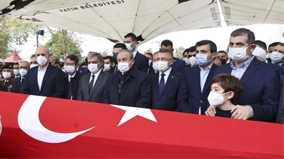Özdemir Bayraktar\'ın cenazesine torunun son bakışı damga vurdu