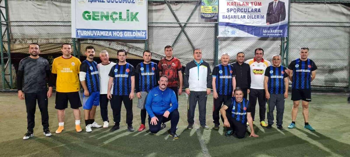 Hakkari\'de protokol gösteri maçı yaptı