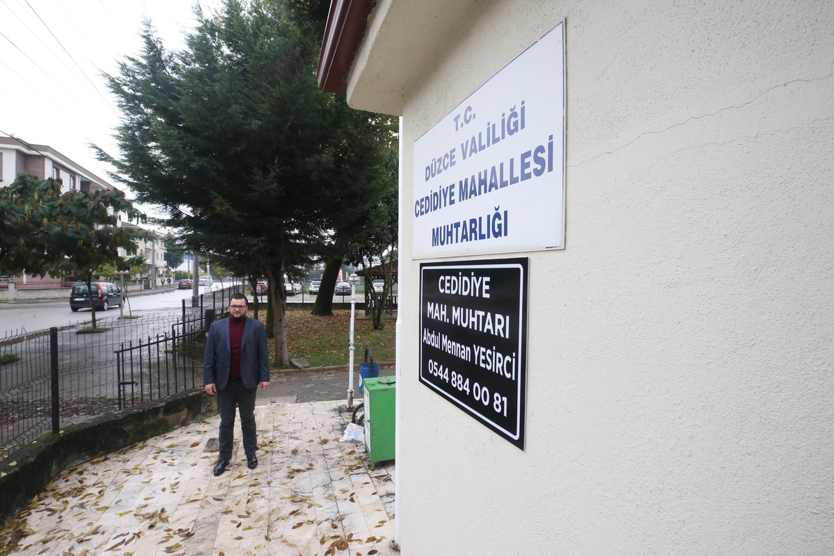 Hayatını kaybeden babasının projelerini tamamlamak için muhtar oldu