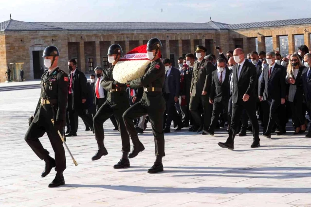 İçişleri Bakanı Soylu 81 ilden gelen muhtarlarla Anıtkabir'i ziyaret etti