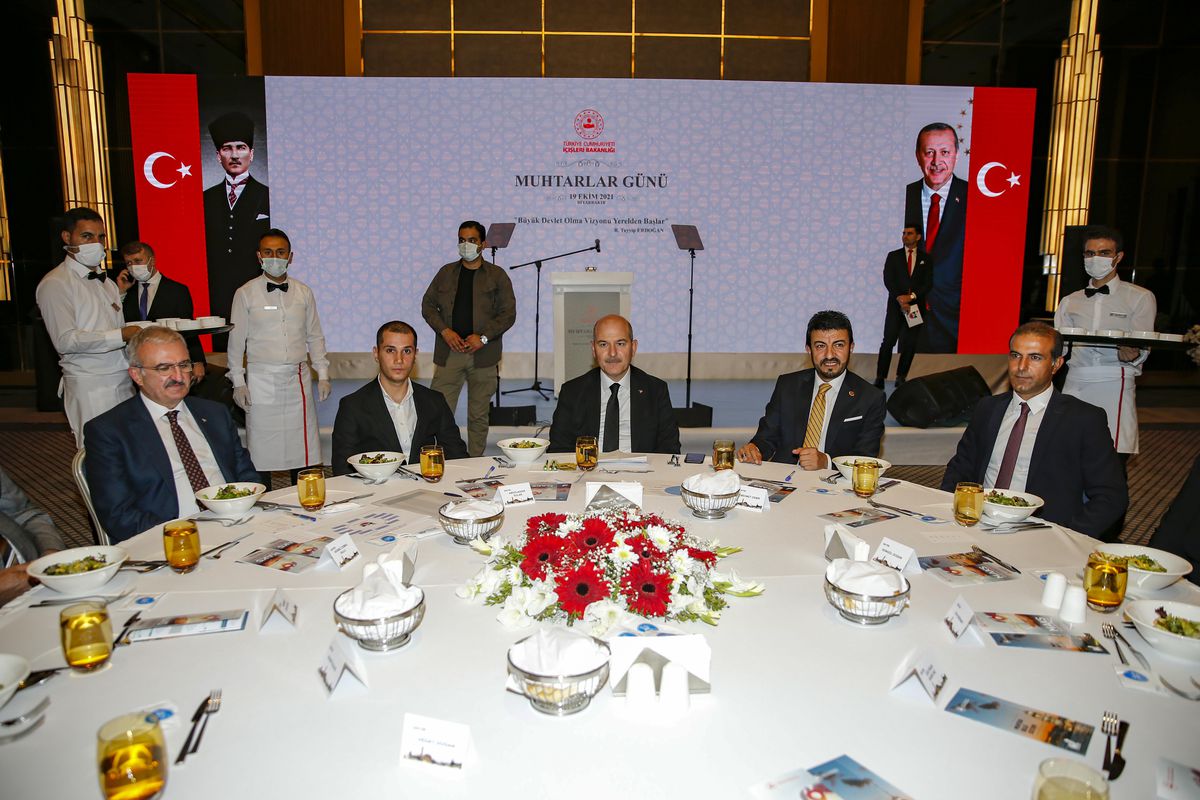 Son dakika! İçişleri Bakanı Soylu, Diyarbakır\'da muhtarlarla buluştu