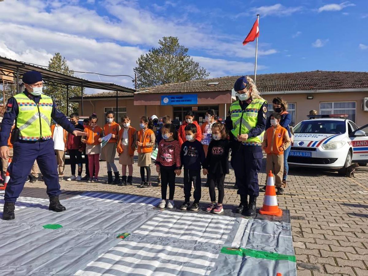 Jandarmadan öğrencilere trafik eğitimi