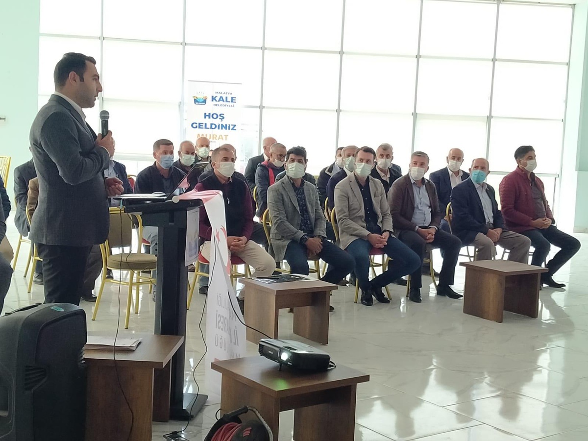 Kale Kaymakamı Bıçak, muhtarlarla bir araya geldi